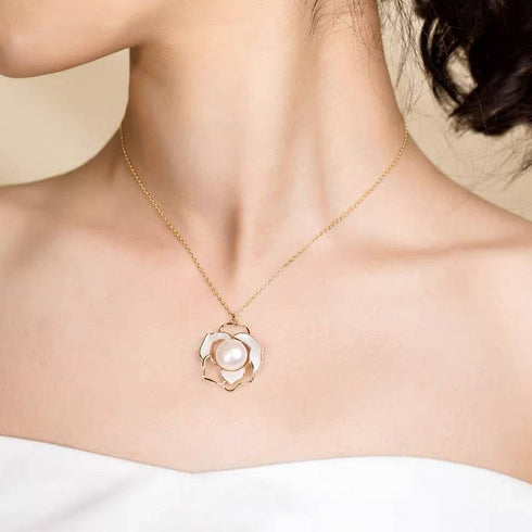Rose White Mother of Pearls Necklace Gold Vermeil - House Of Pearls